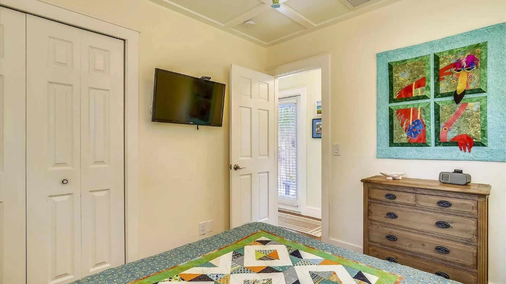 Paradise Palms: Beachside Getaway with Outdoor Living Key West Holiday home