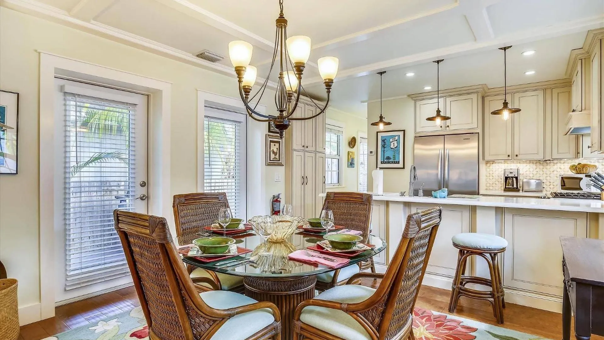 Paradise Palms: Beachside Getaway with Outdoor Living Key West Holiday home